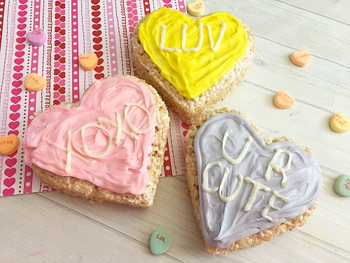 Valentine's Day Rice Krispie Hearts- If you like the cute messages on conversation heart candy, then you should make these big Valentine's Day Rice Krispie Hearts! They're so easy to make! | recipe, homemade Rice Krispie treat, homemade crispy rice treat, Valentine's dessert, heart-shaped dessert, homemade sweethearts candy