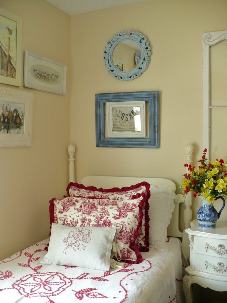 a cultivated nest red and blue guest bedroom