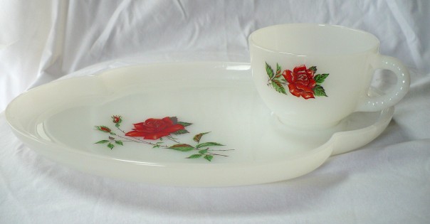 milkglass snack plate