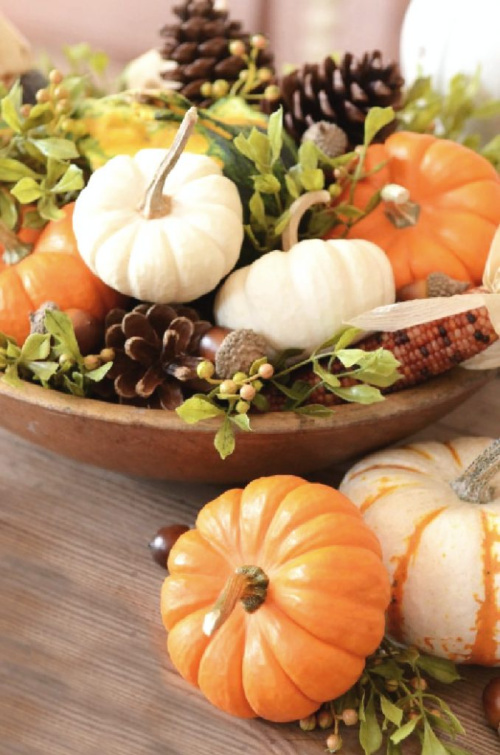 10 Minute Thanksgiving Centerpiece- Transform your space with these inspired ideas for your Thanksgiving table. They are elegant, gorgeous, and easy to replicate, too! | #Thanksgiving #ThanksgivingCenterpiece #ThanksgivingDecor #ThanksgivingTable #ACultivatedNest