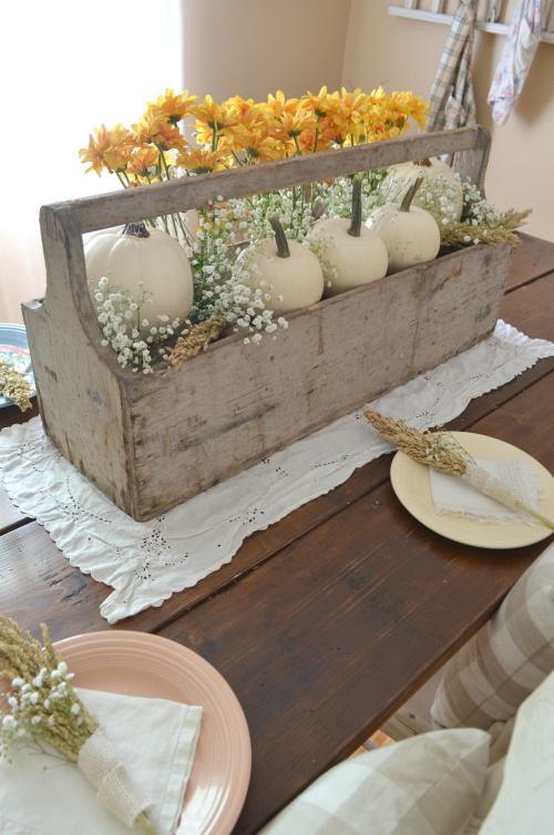 Vintage Thanksgiving Centerpiece- Transform your space with these inspired ideas for your Thanksgiving table. They are elegant, gorgeous, and easy to replicate, too! | #Thanksgiving #ThanksgivingCenterpiece #ThanksgivingDecor #ThanksgivingTable #ACultivatedNest