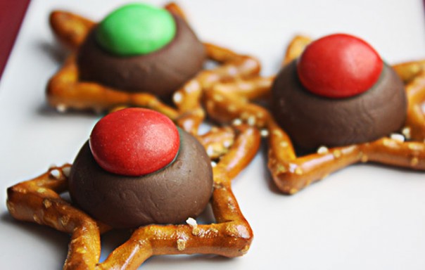 Christmas pretzel cookies