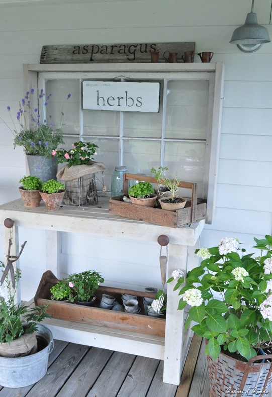 Having a potting bench makes working in the garden so much easier and more organized. Here's a great collection of DIY potting bench ideas.