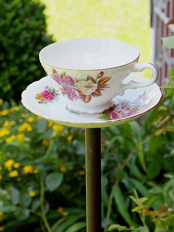 How To Make A DIY Teacup Birdfeeder. Easier to make than you think and so pretty in the garden. #DIY #gardenprojects #outdoorprojects