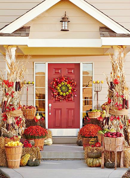 Outdoor Fall Decorating with Mums- If you want an easy way to decorate your home for fall, you should get some mums! Check out these creative ideas for decorating with mums! | floral decoration, floral decor, easy ways to decorate your home for fall #decor #fall #autumn #flowers #mums #chrysanthemums #decorating #ACultivated Nest