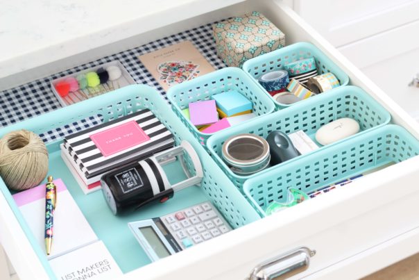 Easy Junk Drawer Organization Ideas. Sometimes the most disorganized area of a home is also the smallest. I'm talking about the junk drawer! #organization #drawerorganization #kitchenorganization #organizedhome #homemaking