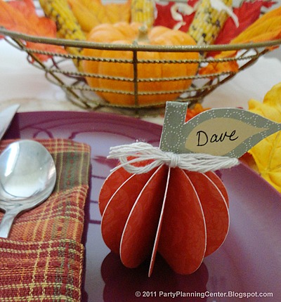 10 Easy Thanksgiving Place Card DIYs- Make your Thanksgiving dinner table look gorgeous with these DIY Thanksgiving place card ideas! | #placeCards #ThanksgivingCrafts #crafts #Thanksgiving #ACultivatedNest