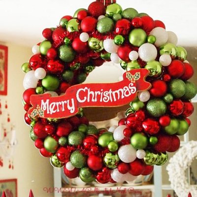 Christmas ornament wreath