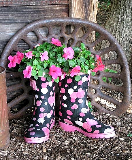 10 Adorable Flower Boot Planters- These DIY rain boot planter ideas are a cute way to decorate for spring, and a great idea for repurposing old or out grown rubber boots! | #rainBoots #diyPlanter #flowerGardening #springDecorating #ACultivatedNest