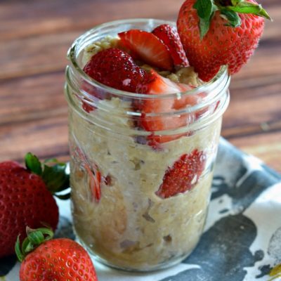 make ahead oatmeal and strawberry breakfast