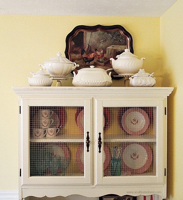 Small china deals cabinet hutch