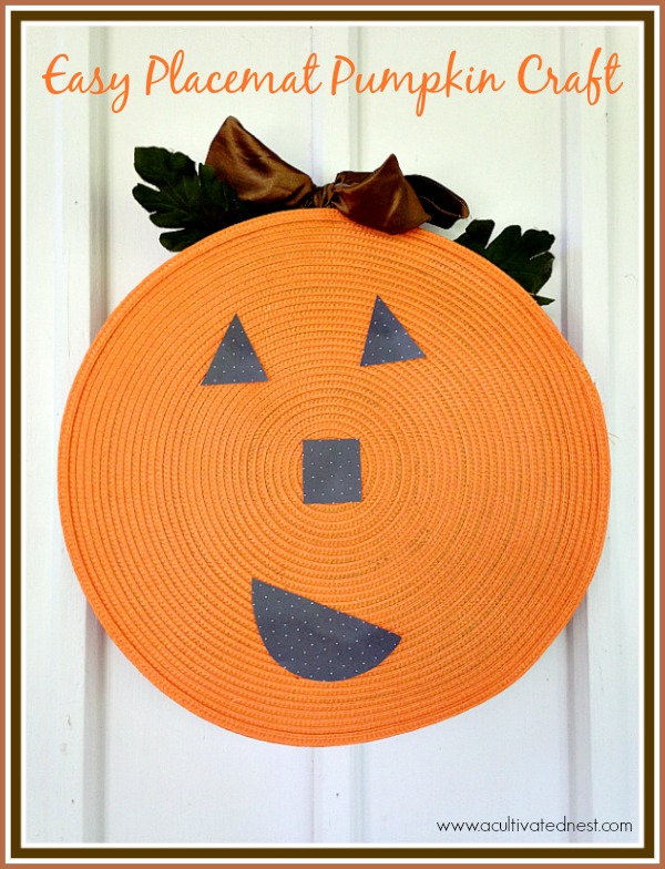 Here's a really cute and easy fall DIY pumpkin craft that would be fun for the family to make. Super inexpensive to make too! Fall decorating idea, fall craft idea, fall kids craft #falldecor #fall