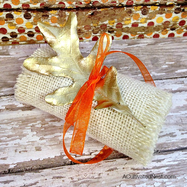 Really easy to make frugal fall napkin ring. Love the elegance of the gold against the rustic burlap!