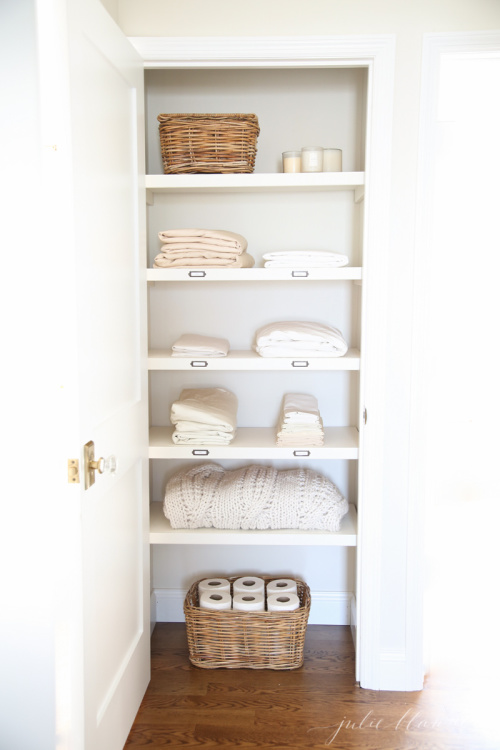 Organizing Your Linen Closet - Organizing your linen closet is easy with these fantastic ideas! Organize your sheets, towels, etc. Lots of great info for organizing that tiny space. | #ACultivatedNest