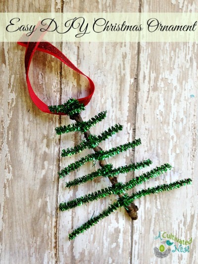 Easy to make pipe cleaner Christmas tree ornament