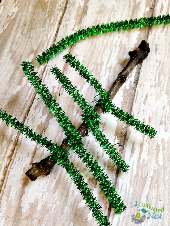 how to make a pipe cleaner Christmas tree ornament