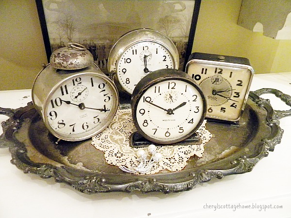  Festive and Frugal Ways to Decorate for New Year's Eve - decorate for New Year's Eve with old clock!
