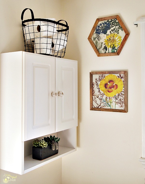 Bathroom decorating with yellow accents