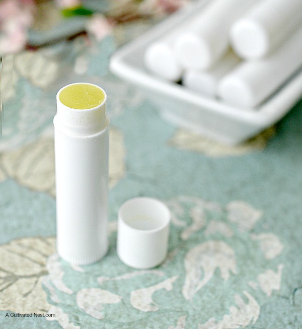 Homemade lip balm | Making your own is really easy and such a money saver versus buying organic lip balm