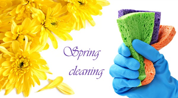 Spring Cleaning 101- This spring cleaning 101 guide includes spring cleaning tips and tricks to help make your spring cleaning go faster and easier. Plus, it includes free spring cleaning checklists and spring cleaning challenges to ensure you give your home a great deep clean! | deep clean your home, how to clean your home, bathroom cleaning, kitchen cleaning, #springCleaning #cleaning #cleaningTips #clean