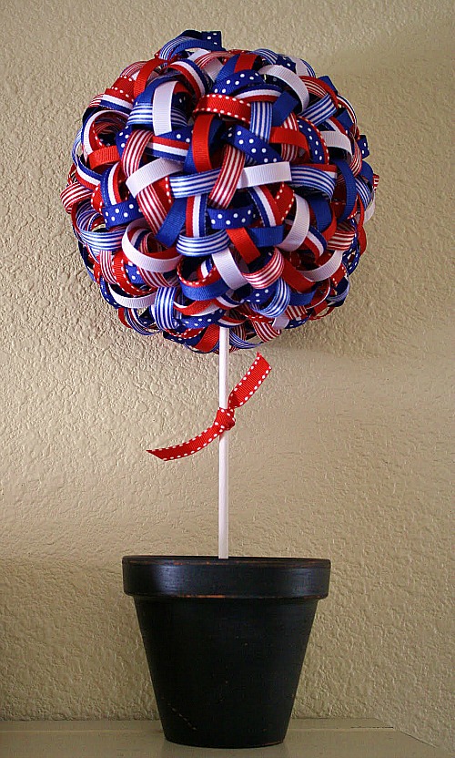 20 Creative DIY Patriotic Home Décor Projects- If you want to add a fun and festive patriotic touch to your home for Memorial Day or the Fourth of July, then you need to check out these patriotic DIY home decor projects! | #fourthOfJuly #memorialDay #patrioticDecor #diyProjects #ACultivatedNest