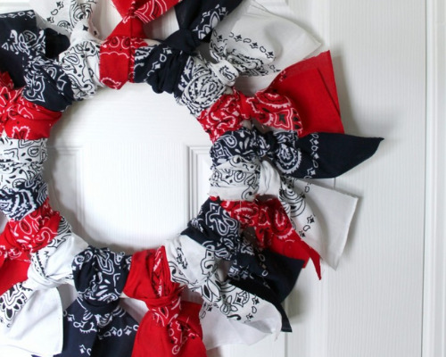 20 Cute Patriotic DIY Outdoor Decorations- These cute DIY patriotic outdoor decorations ideas will turn your ordinary yard or front porch into the festive place to be! | Fourth of July decorations, Memorial Day decorations, flag themed décor #FourthOfJuly #MemorialDay #DIY #patrioticDecor #ACultivatedNest