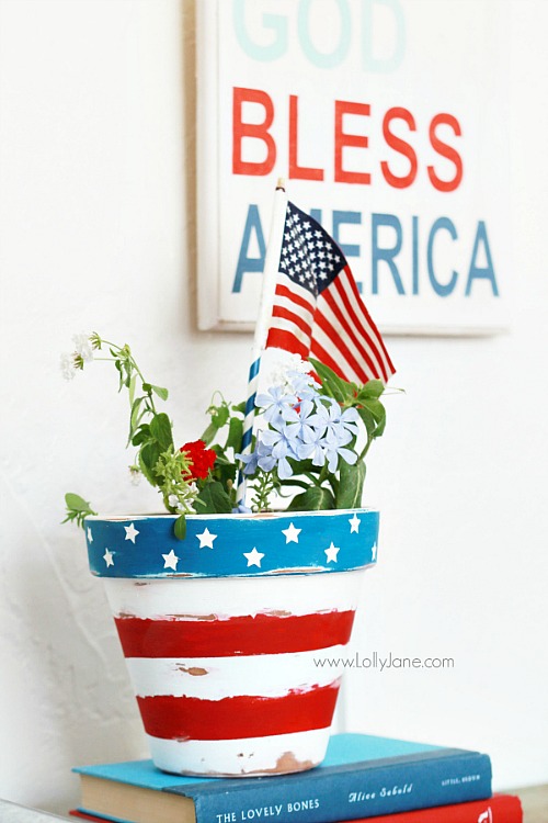 20 Cute Patriotic Outdoor Decoration Crafts- These cute DIY patriotic outdoor decorations ideas will turn your ordinary yard or front porch into the festive place to be! | Fourth of July decorations, Memorial Day decorations, flag themed décor #FourthOfJuly #MemorialDay #DIY #patrioticDecor #ACultivatedNest