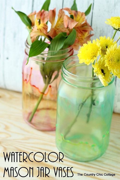 15 Fun Summer Mason Jar DIY Ideas- If you want to update your home's decor for summer, check out these 15 Mason jar DIY ideas! All of these Mason jar crafts are so easy, and so pretty! | #MasonJar #diyProject #summer #craftIdeas #ACultivatedNest