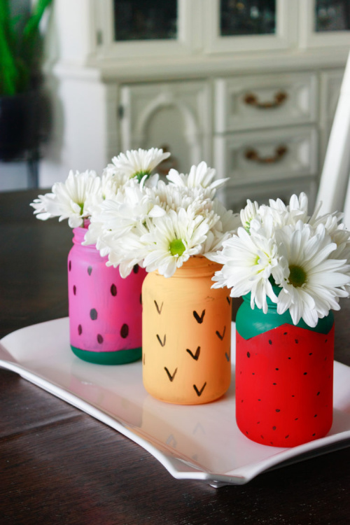 15 Fun Summer Mason Jar DIYs- If you want to update your home's decor for summer, check out these 15 Mason jar DIY ideas! All of these Mason jar crafts are so easy, and so pretty! | #MasonJar #diyProject #summer #craftIdeas #ACultivatedNest