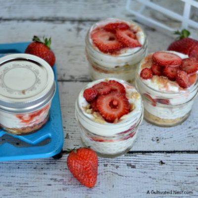 No-Bake Mason Jar Strawberry Cheesecake