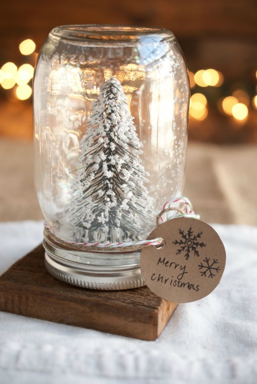 20 Festive Christmas Mason Jar DIYs- If you want a fun and frugal way to decorate your home for Christmas, then you need to make one of these 10 festive Christmas Mason jar crafts! | DIY holiday décor project, décor to make with Mason jars, DIY Christmas decorations, #crafts #ChristmasDIY #ChristmasCrafts #ChristmasDecor #ACultivatedNest