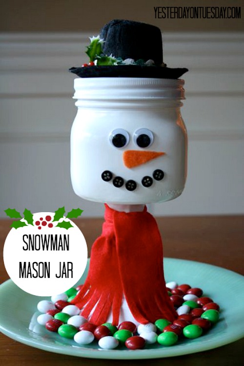 20 Festive Christmas Mason Jar Crafts- If you want a fun and frugal way to decorate your home for Christmas, then you need to make one of these 10 festive Christmas Mason jar crafts! | DIY holiday décor project, décor to make with Mason jars, DIY Christmas decorations, #crafts #ChristmasDIY #ChristmasCrafts #ChristmasDecor #ACultivatedNest