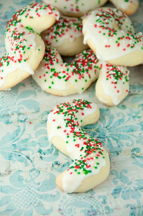 20 Yummy Cookie Recipes for Christmas- If you want a new Christmas cookie recipe to bake for your family or for a Christmas cookie exchange, then you'll love these yummy Christmas cookie recipes! | holiday dessert ideas, #ChristmasRecipes #ChristmasCookies #cookieRecipes #dessertRecipes #ACultivatedNest