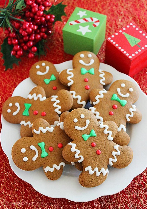 20 Yummy Christmas Cookie Recipes- If you want a new Christmas cookie recipe to bake for your family or for a Christmas cookie exchange, then you'll love these yummy Christmas cookie recipes! | holiday dessert ideas, #ChristmasRecipes #ChristmasCookies #cookieRecipes #dessertRecipes #ACultivatedNest