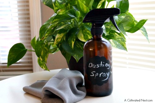 Homemade dusting spray