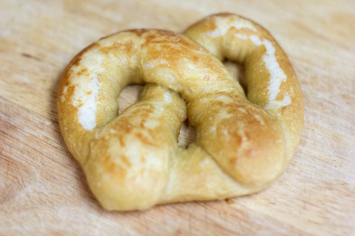 Don't get to the mall often enough to get those yummy big pretzels? Why not make your own delicious homemade soft pretzels!
