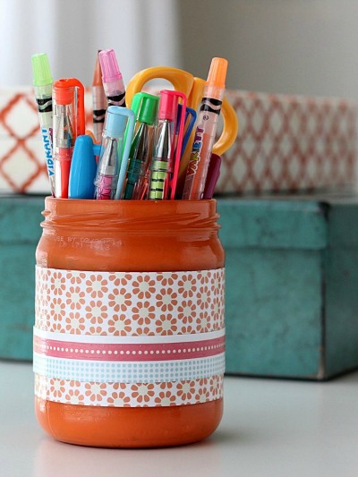 12 Brilliant Back To School DIY Gifts for Teachers- If you want to thank your kids' teachers at the end of the school year or start the year off with a nice present, then you have to make one of these DIY gifts for teachers! | #DIYgift #homemadeGift #backToSchool #teacherGifts #ACultivatedNest