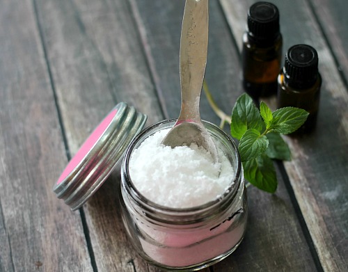 While aches and pains are a natural part of life, they can be annoying. Soothe your sore muscles in a relaxing bath with this DIY herbal muscle soak!