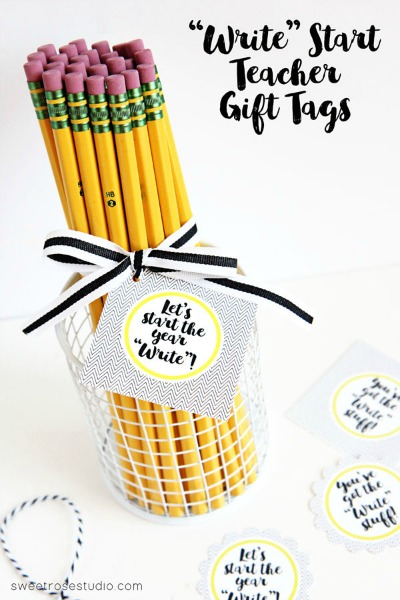 12 Brilliant Back To School DIY Teacher Gifts- If you want to thank your kids' teachers at the end of the school year or start the year off with a nice present, then you have to make one of these DIY gifts for teachers! | #DIYgift #homemadeGift #backToSchool #teacherGifts #ACultivatedNest