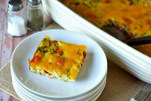Easy Veggie Breakfast Casserole- If you want to start your day off right, then you should have a hearty breakfast- like this veggie breakfast casserole! It's easy to make, filling, and full of veggies!