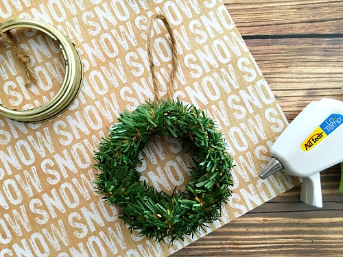 Want to make a fun DIY Christmas tree ornament with your kids? Then you have to put together this cute mini Mason jar lid ring wreath ornament! | Christmas craft, holiday DIY, mini wreath ornament