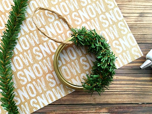 Want to make a fun DIY Christmas tree ornament with your kids? Then you have to put together this cute mini Mason jar lid ring wreath ornament! | Christmas craft, holiday DIY, mini wreath ornament