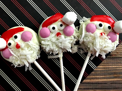 These Santa Oreo pops are an easy, inexpensive, and cute Christmas dessert! It's quick to make a big batch of these, so they're perfect for holiday parties!