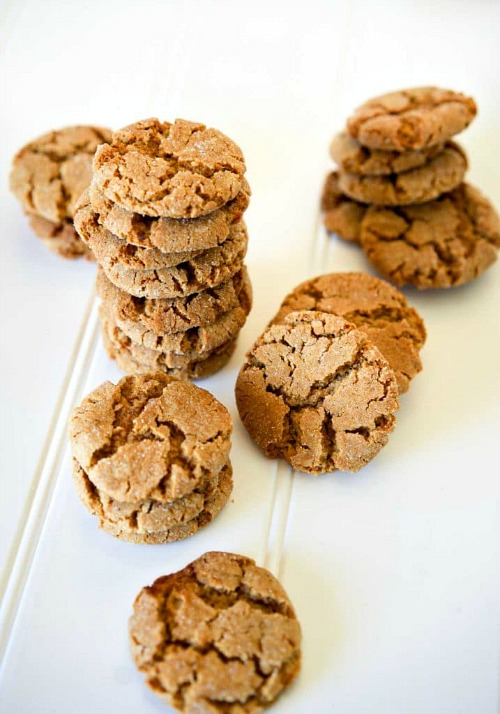 https://acultivatednest.com/wp-content/uploads/2017/02/delicious-ways-to-use-bacon-fat-gingersnap-cookies.jpg