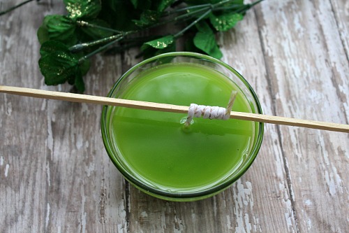 DIY Green Shamrock Candle- Making your own homemade candles is fun and easy! For a pretty green spring-themed candle, check out my simple DIY green shamrock candle tutorial! | craft, homemade candle, make your own candles, DIY soy candle, green, St. Patrick's Day, Saint Patrick's Day, St. Patty's Day, homemade gift ideas, DIY present, essential oil scented