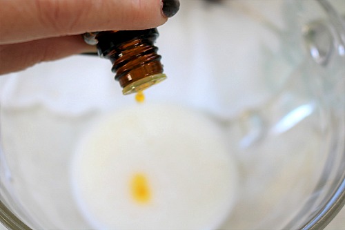 Hippie Mama Homemade Body Wash- It's so easy to make an all-natural homemade body wash! My simple recipe only takes a couple of ingredients, and smells wonderful! | homemade beauty products, essential oils, soap, DIY bath products, make your own beauty products