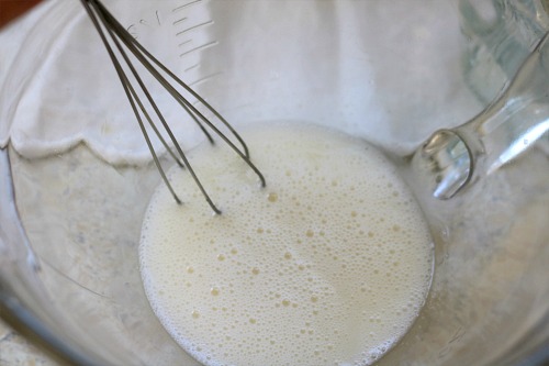 Hippie Mama Homemade Body Wash- It's so easy to make an all-natural homemade body wash! My simple recipe only takes a couple of ingredients, and smells wonderful! | homemade beauty products, essential oils, soap, DIY bath products, make your own beauty products