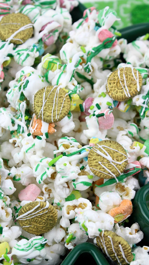 Lucky Charms Chocolate Drizzled Popcorn- This Lucky Charms chocolate drizzled popcorn is an easy, no-bake St. Patrick's Day treat! The sweet marshmallows pair perfectly with the crunchy popcorn. This dessert popcorn makes a great St. Patricks Day party favor! | St. Patty's Day, green, homemade snack, #dessert #popcorn #recipe #StPatricksDay