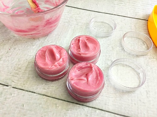 2 Ingredient Homemade Mica Lip Balm- Why pay for pricey commercial all-natural lip balms when you can easily make your own homemade mica lip balm in any color you want! | homemade beauty products, DIY lip balm, homemade lip balm, mica powder, easy DIY, lip gloss