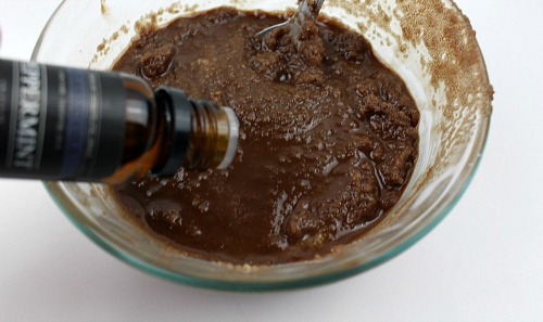 Andes Chocolate Mint Lip Scrub- You don't have to wait until after dinner to enjoy an Andes mint! Instead, just make this moisturizing DIY Andes chocolate mint lip scrub! | homemade beauty products, sugar scrub, homemade gift idea, Mother's Day gift, easy DIY